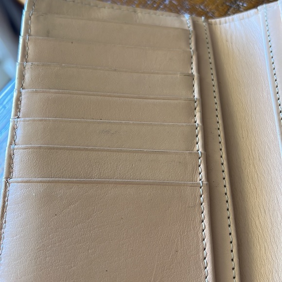 Kate Spade Stacy wallet in great used condition - Picture 4 of 14